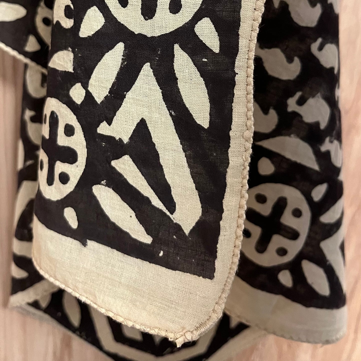 ジャイプールのブロックプリントハンカチ ペイズリー(黒)