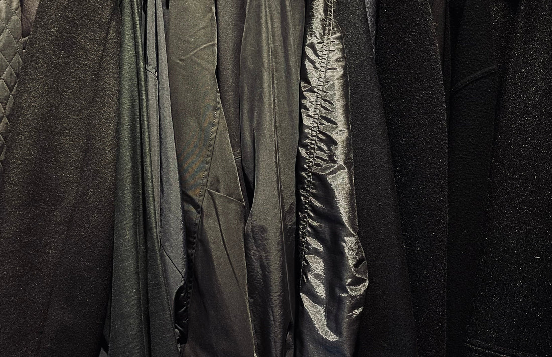 その26　黒い服