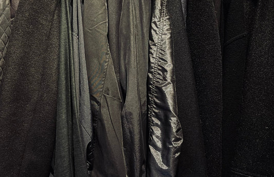 その26　黒い服