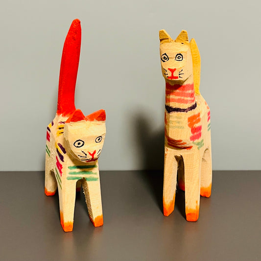 ペルー 木彫玩具　ねこ
