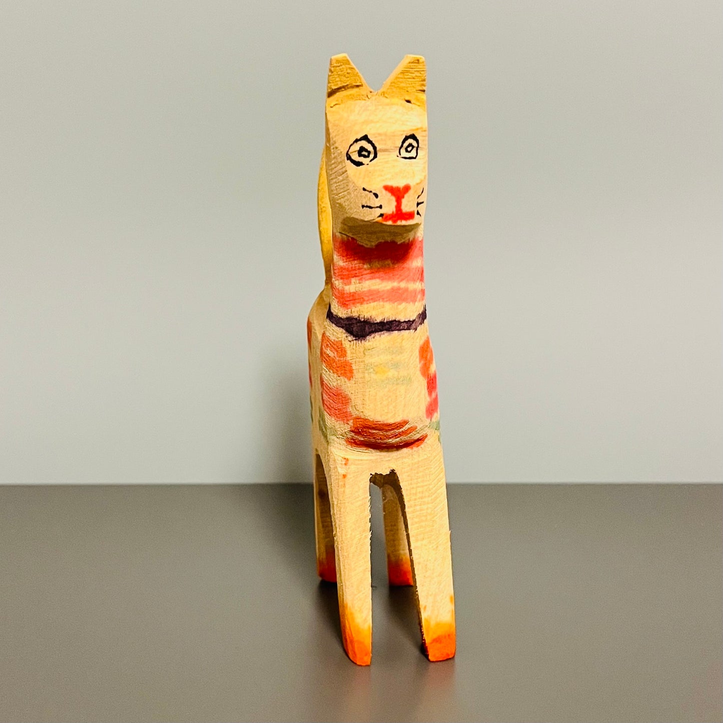 ペルー 木彫玩具　ねこ