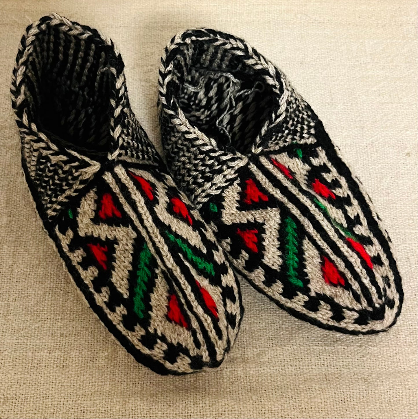 イラン マースレー村の手編み靴下