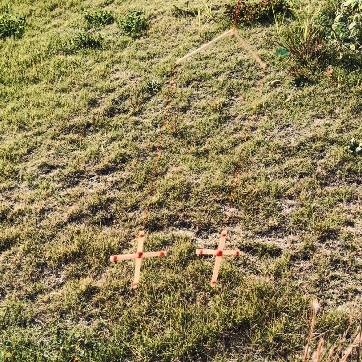 稲藁のモビール　十字架