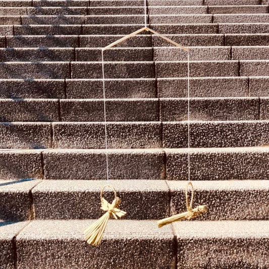 稲藁のモビール　天使