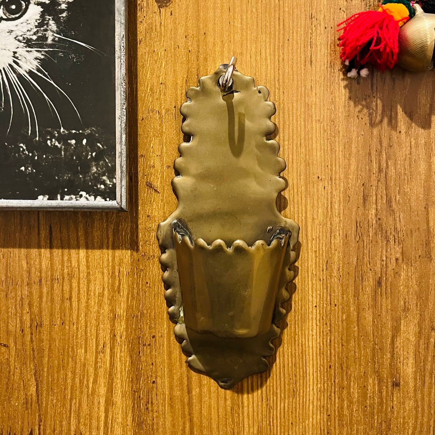 ドイツ 真鍮の聖水盤（壁掛け）