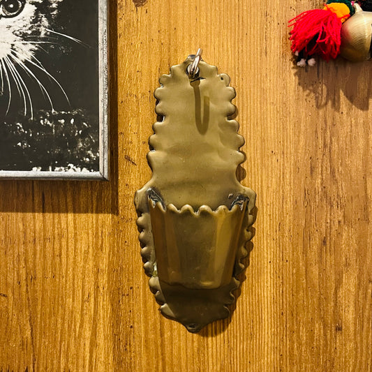 ドイツ 真鍮の聖水盤（壁掛け）