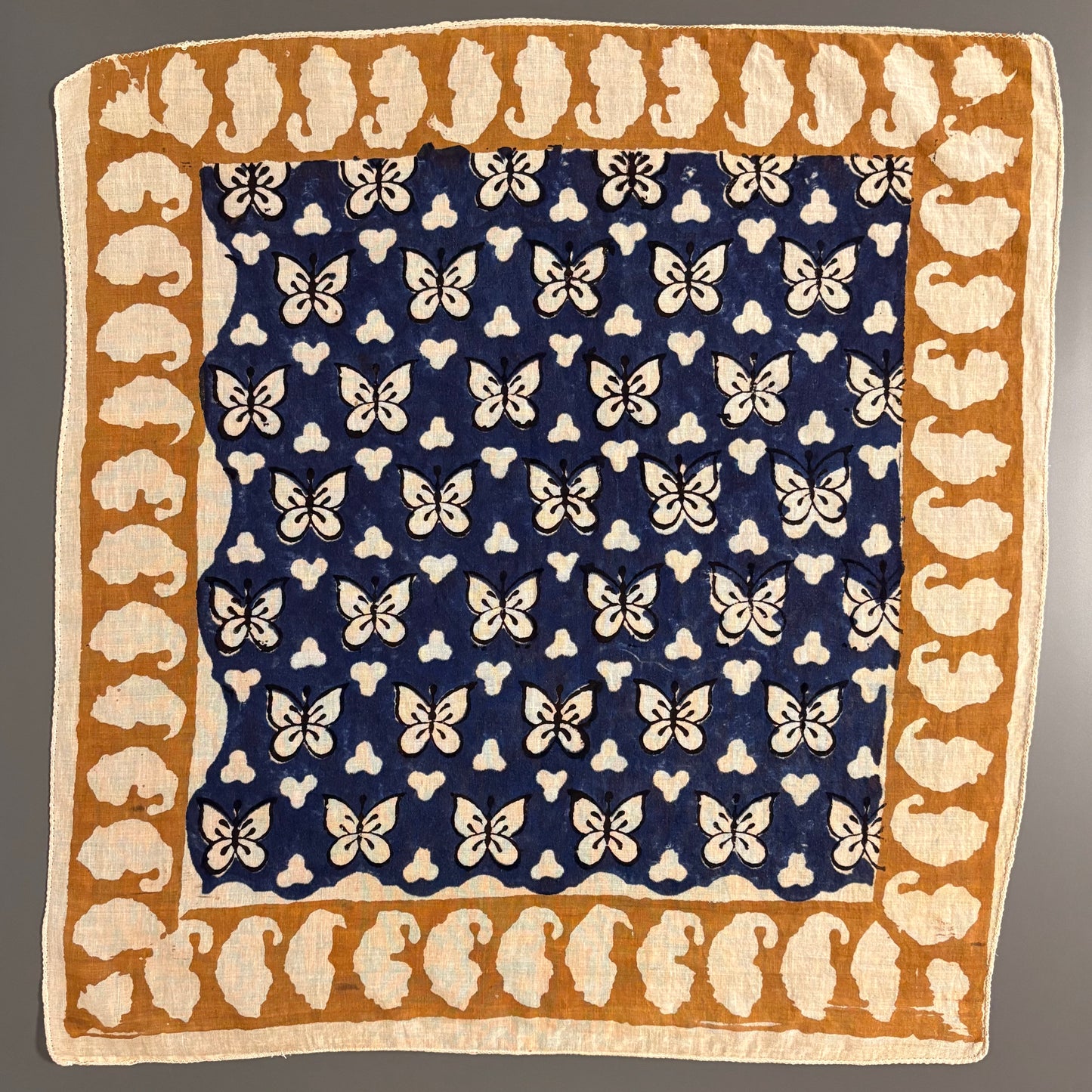 ジャイプールのブロックプリントハンカチ 蝶々（青×黄）