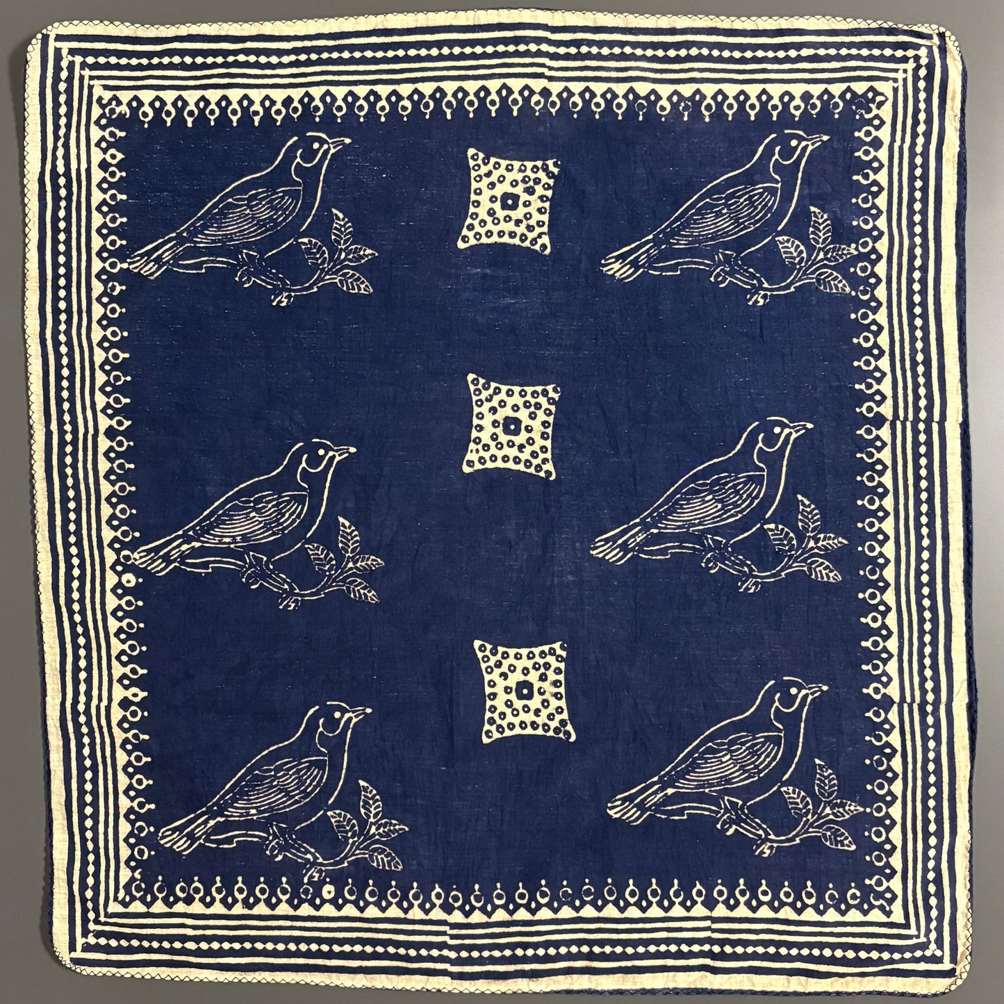 ジャイプールのブロックプリントハンカチ 小鳥（青）