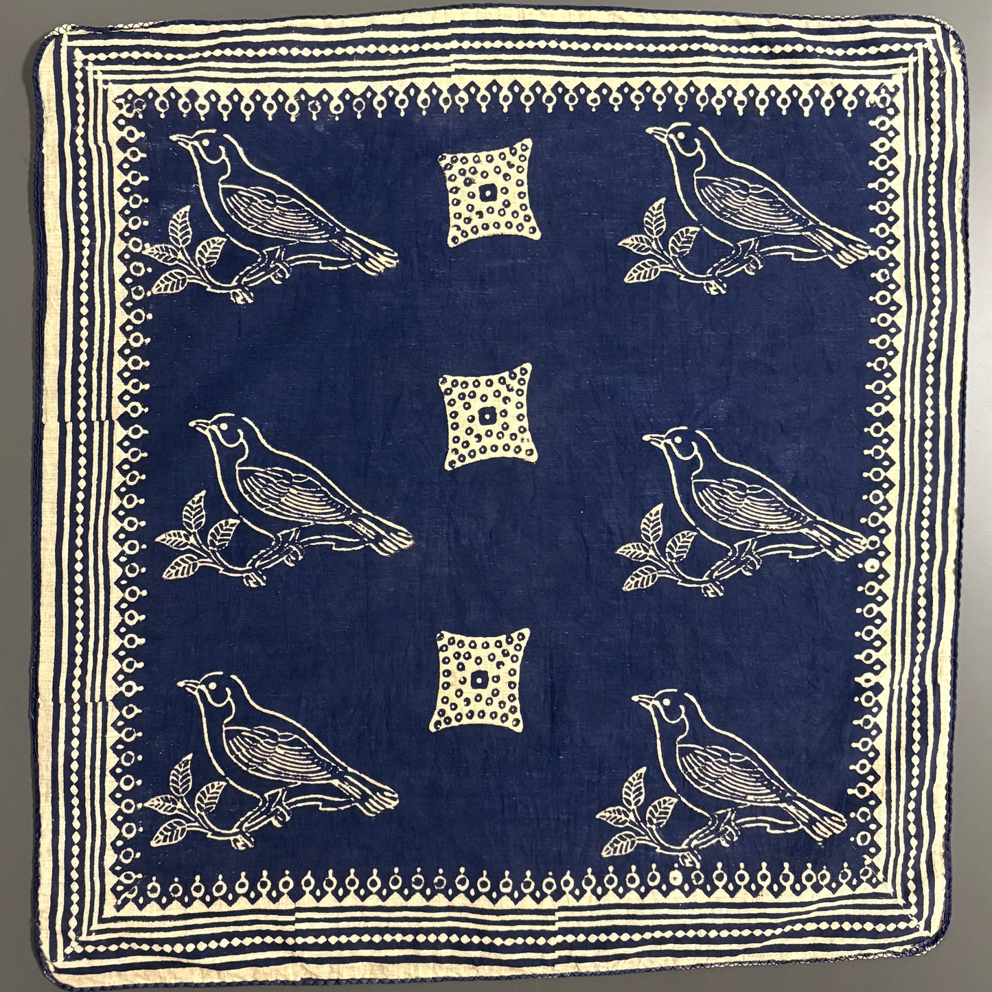 ジャイプールのブロックプリントハンカチ 小鳥（青）